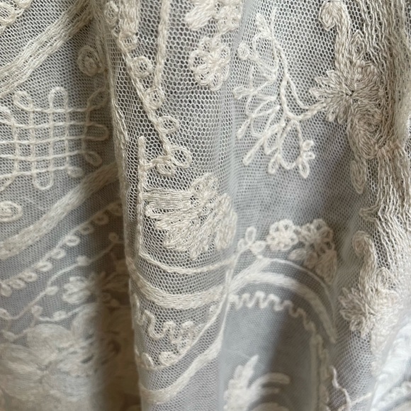 Mystree light gray sweater with lace bottom. - Picture 6 of 8